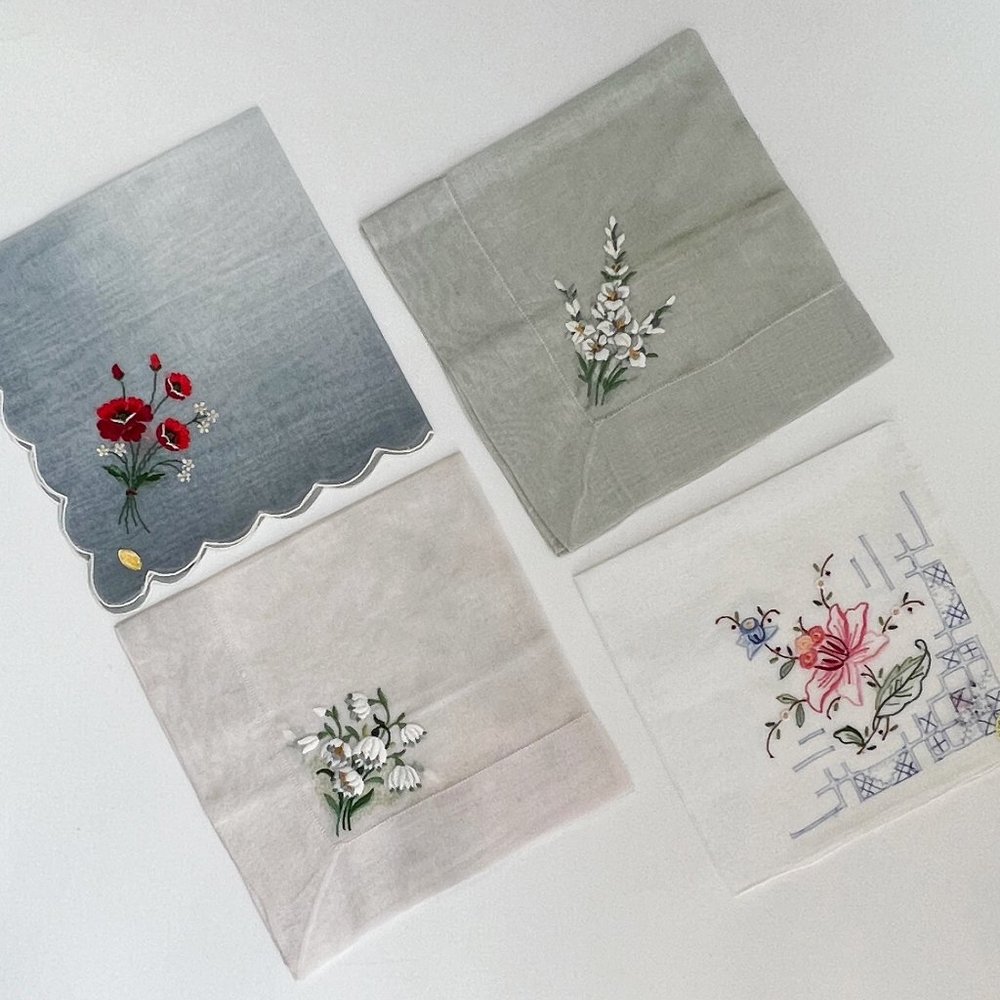 4 Vintage Womens Floral Hankies Handkerchiefs Embroidered Scalloped